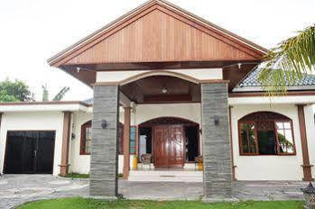 Villa Amari 2 Матарам Екстериор снимка